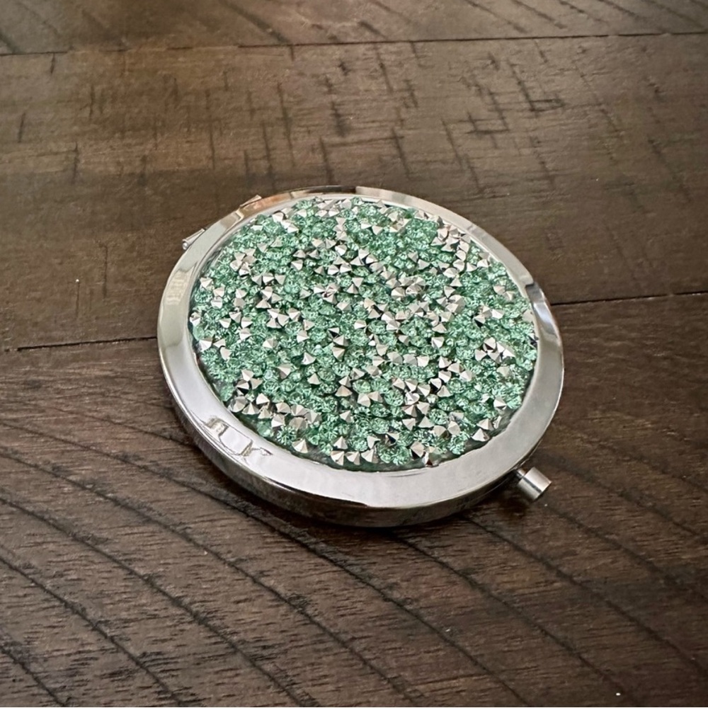 NEW!! Glam Compact Mirror - Picture 4 of 12